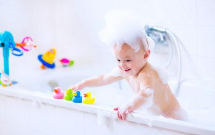kąpiel dziecka zabawa